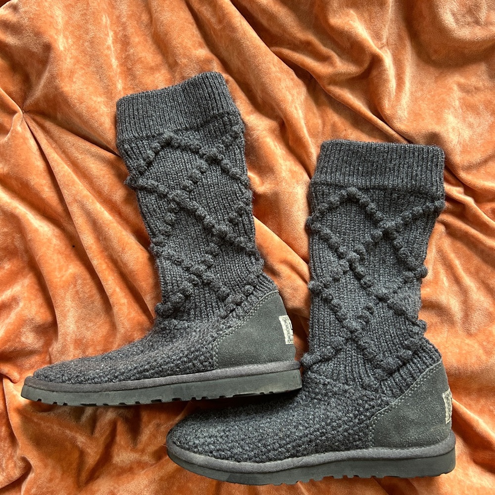 Women’s size 6 knee high knit Ugg boots